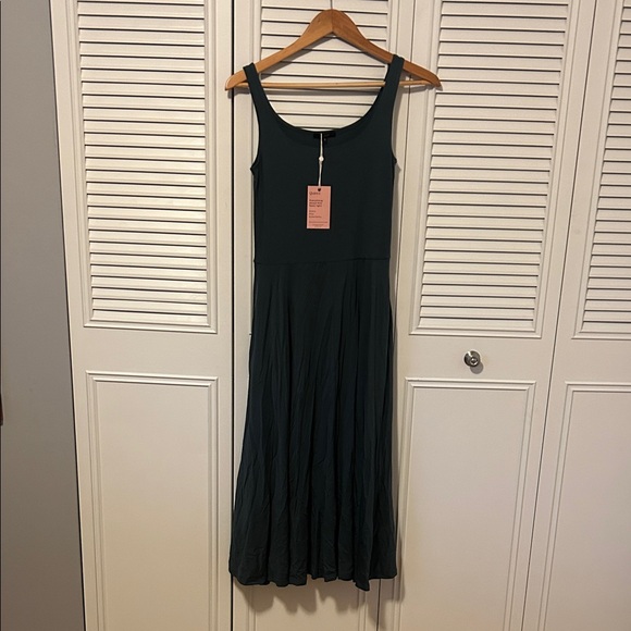 Quince - Fit & Flare Dress - Picture 5 of 5